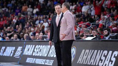 Cameras Caught Rick Pitino's Classy Move in Final Seconds of Loss to John Calipari, Arkansas