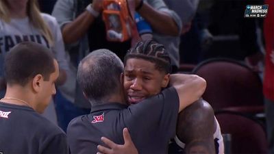 Kelvin Sampson Consoles Emotional Gonzaga Player After Houston's Tight Win