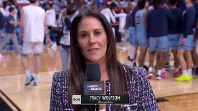 Photo of CBS’ Tracy Wolfson Standing Next to Florida’s 7’9’’ Center is Too Good