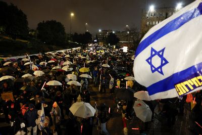Analysis: Israelis protest as Netanyahu focuses on securing political power