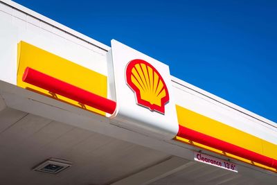 Shell boss sees pay jump as group vows to boost investor returns on cost savings