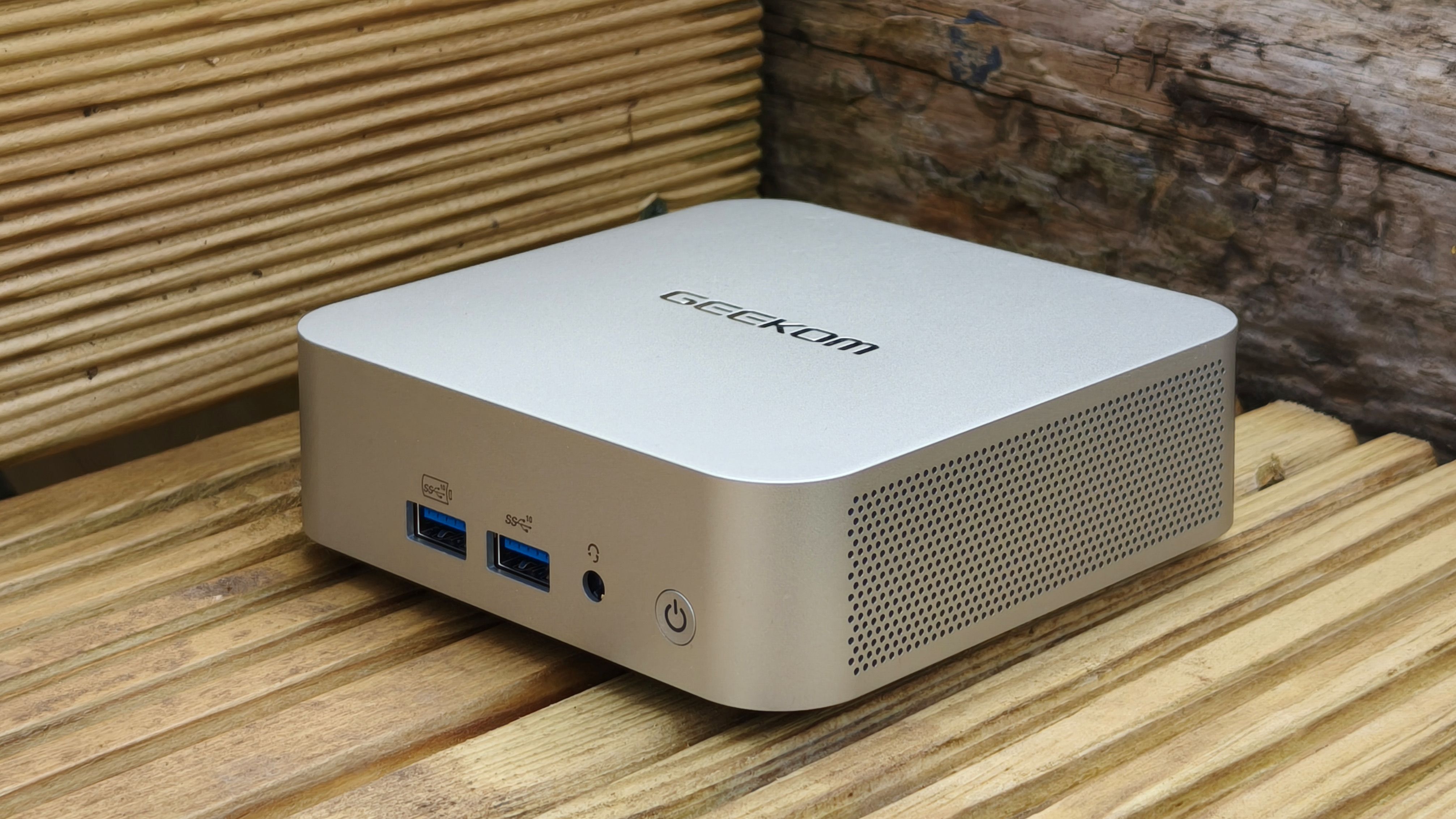 Geekom A6 mini desktop PC review