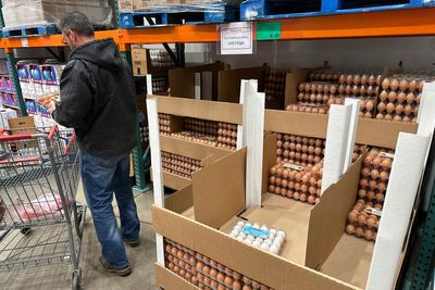 U.S. economy grew 2.4% in the 4th quarter after upgrade from earlier estimate