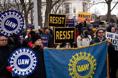 Trump tries to ban federal worker unions