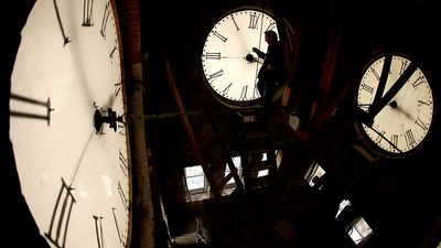 Why is seasonal change of clocks still a political issue in Europe