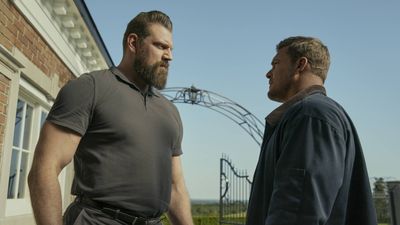Reacher star Alan Ritchson says he was knocked out cold during that explosive season 3 finale fight with a 7ft 2in Dutch bodybuilder
