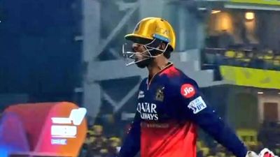 Chepauk DJ plays 'Dosa, Idli, Sambar, Chutney' as Jitesh Sharma walks off - WATCH viral video