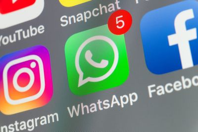 Police arrest parents for complaining about school on WhatsApp
