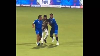 Watch: Heartwarming MS Dhoni-Suresh Raina reunion steals the spotlight at Chepauk
