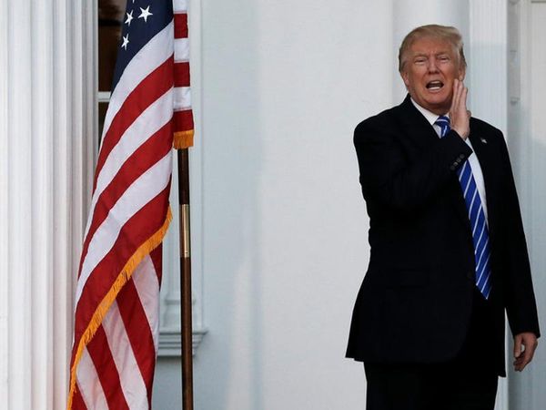 Trump meets top TV executives, journos; calls them ‘deceitful liars’