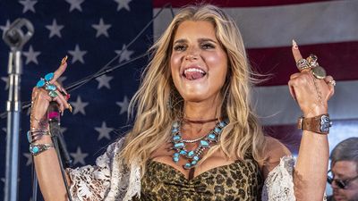 “If you want a good vocal, you gotta drink snake sperm”: Singer Jessica Simpson reveals the unusual drink that keeps her vocal cords in tip-top condition