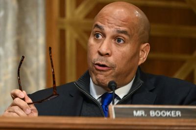 US Senator Smashes Record With Marathon Anti-Trump Speech