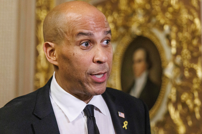 Watch moment Cory Booker breaks record for longest Senate speech in history after incredible 25 hour marathon