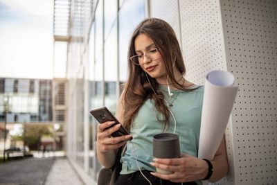 24-year-old eats a 65-cent breakfast every day, skips salon visits and has saved $90K—she's part of Gen Z's FIRE movement and plans to retire by 40