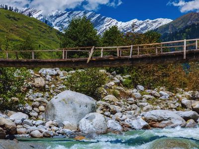 Is it a good idea to visit Manali in peak summer?