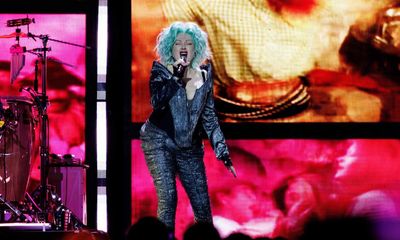 Cyndi Lauper review – 80s pop eccentric hasn’t changed a bit