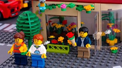 LEGO's success story: How the company survived a debt of $800M and made one of the greatest comebacks in history