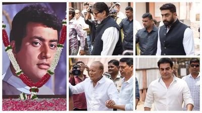 Manoj Kumar Funeral: Amitabh Bachchan and Abhishek Bachchan, Salim Khan and Arbaaz Khan among several other Bollywood celebs arrive to pay final respects– PHOTOS