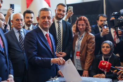 Turkiye’s opposition leader Ozgur Ozel re-elected as CHP party chairman
