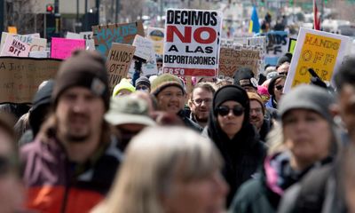 US supreme court allows deportations under 18th-century law with limits