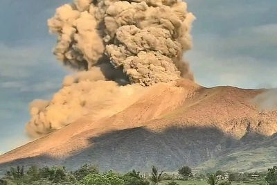 Volcano erupts in Philippines sending ash 4km into the sky