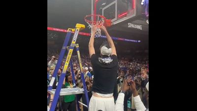 Florida's 7'9" Center Olivier Rioux Cut Down Net Without a Ladder One Last Time
