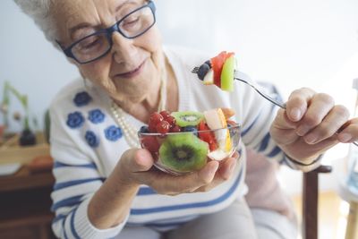 3 eating habits that help you age well—and 3 that don't