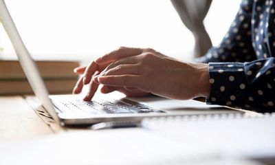 Detective accused of weighing down laptop keys to pretend to work at home