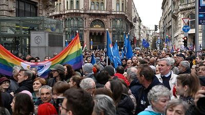 Protesters gather on Budapest bridge for fourth week against Hungary's ban on LGBTQ+ events