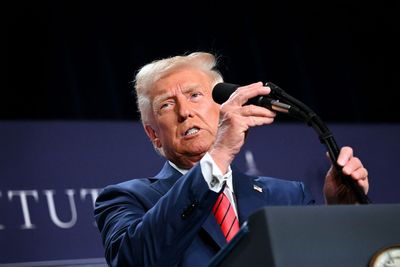 Trump: Trade partners "kissing my ass"
