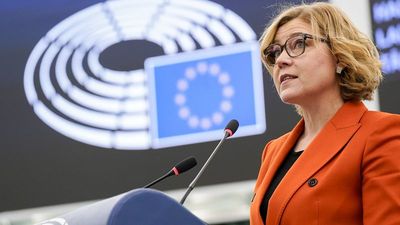EU Commission presents plans to boost AI uptake, protect critical sectors
