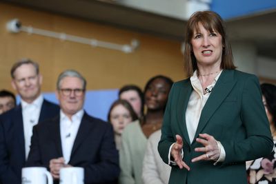 Reeves seeks to reassure City as markets slide again over US tariffs