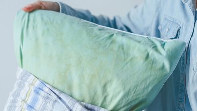 How to wash a pillow: Tips for cotton, feather, memory foam and latex