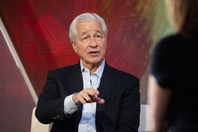 Jamie Dimon hates how cell phones have ruined productivity in meetings—and experts are rejoicing at someone finally stating the obvious