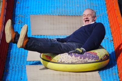 Sir Ed Davey slides down ski slope in war against potholes