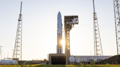 Watch Atlas V rocket launch 1st big batch of Amazon's Project Kuiper internet satellites today afer delay