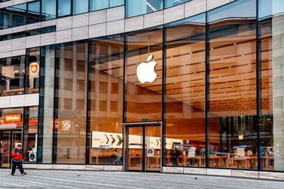 It Will Cost 50% More to Make iPhones Thanks to New China Tariffs. How Should You Play Apple Stock Here?