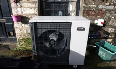 Gas boiler fittings outnumbered heat pumps by 15 to one in UK last year – report