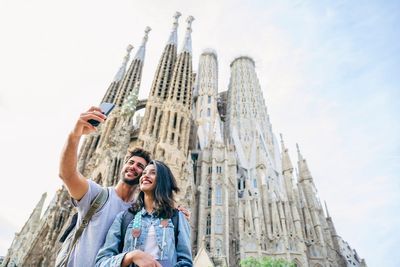 Barcelona plans Sagrada Familia selfie square to ease tourist crowds