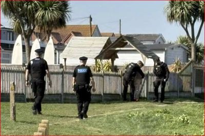 Knife-Yielding American Tourist Arrested on UK Beach Told Police 'I'm From An Open Carry State'