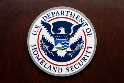 Judge allows requirement that everyone in the US illegally must register to move forward