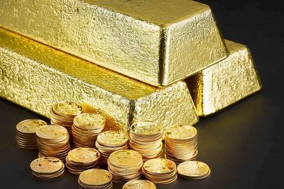 Gold price surges to fresh all-time high as Trump trade war rattles markets