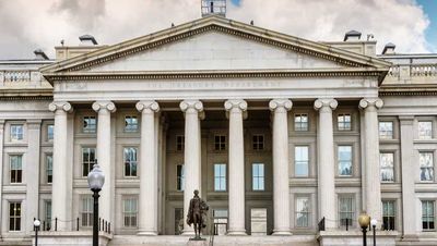 Treasury Yields, Dollar Face Confidence Crisis Despite Trump Tariffs Reprieve; S&P 500 Bounces
