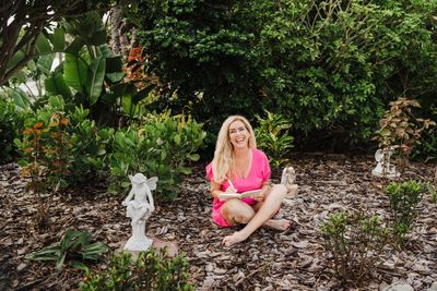 This death doula has been at the bedside of over 1,000 patients globally. These are the top 3 regrets at the end of life
