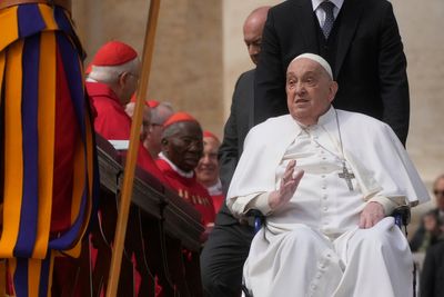Convalescing Pope Francis opens Holy Week with in-person greeting to faithful in St. Peter's Square