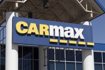 CarMax Pulls Guidance: Shares Falling To Buyable Levels