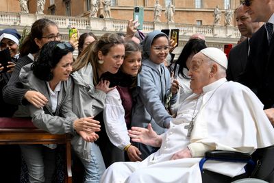 Convalescing Pope Francis greets Palm Sunday crowds in person