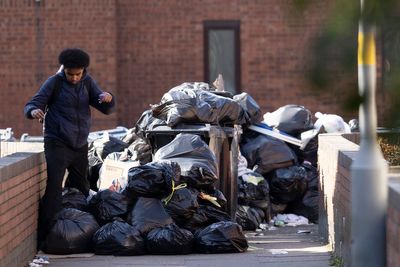 Rayner calls in the army over Birmingham bin strike as piles of rubbish grow