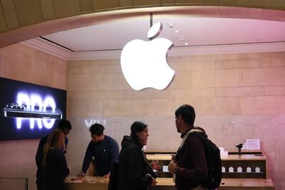 Apple could face a customer loyalty crisis if tariffs boost prices, says tech analyst