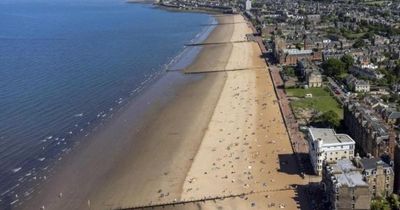 Police issue 'avoid the area' warning for Scottish beach as 'suspicious item' found